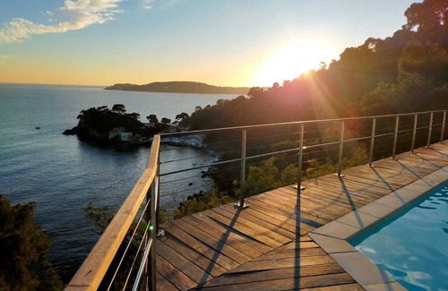 Pernes-les-Fontaines Apartment | Sea view apartment in residence with swimming pool, tennis court and private beach access