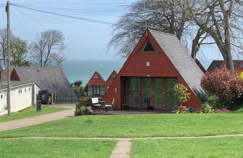 Martin Ski Chalet | *Sea view* coastal chalet with pool access
