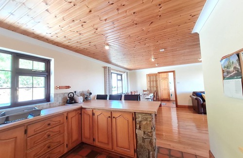 Clifden House | Sea View Cottage, Errislannan home away from home