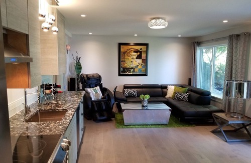 Delta House | Sea-View Eagle's Nest . 1 bedroom Luxury Guest Suite with Patio area