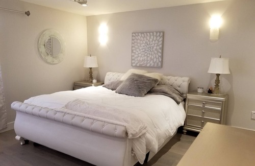 Delta House | Sea-View Eagle's Nest . 1 bedroom Luxury Guest Suite with Patio area