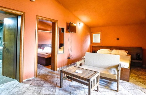 Zeljeznica Apartment | Sea View Flat w Balcony in Bar, Montenegro