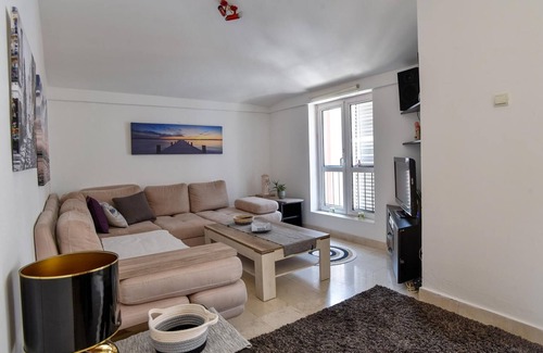 Velji Vinogradi Apartment | Sea View Flat w Balcony 10 min to Budva Beach
