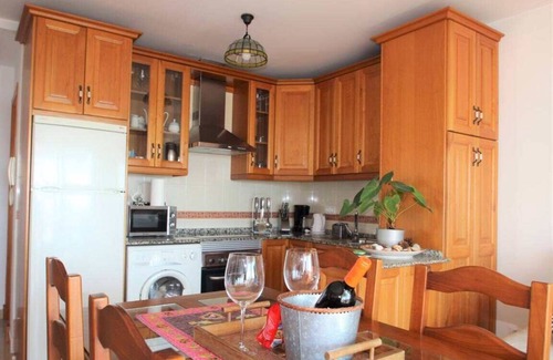 Conil de la Frontera City Center Apartment | Sea view, only 100 m to the sandy beach in Conil, furnished balcony and shared roof terrace - apt. De Dios -