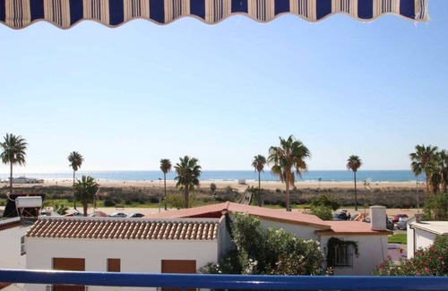 Conil de la Frontera City Center Apartment | Sea view, only 100 m to the sandy beach in Conil, furnished balcony and shared roof terrace - apt. De Dios -