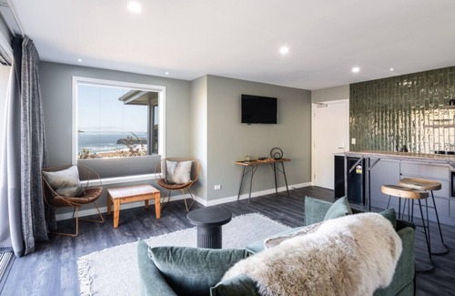 Dunedin House | Sea View's in Ocean Grove
