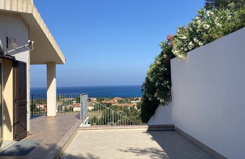 Siniscola Villa | Sea-View Spacious Modern Villa - under 10 mins walk to the beach!
