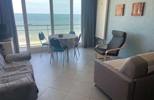 Middelkerke Apartment | Sea-view studio with swimming pool, sauna, games rooms, fitness center.