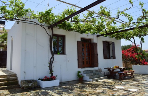 Kokkinon Khorion House | Sea View Traditional Villa in Crete