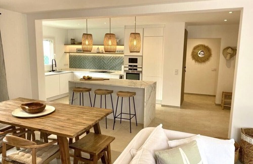 Cala d'Or Villa | Sea view villa in top location - own pool - 3 bedrooms/3 bathrooms - everything within walking distance!
