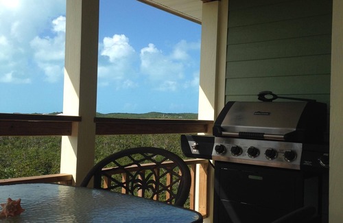 Morris Settlement House | Sea Views and Walk to the Beach! 2 Bedrooms/1 Bath/Full Kitchen