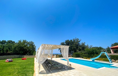 Atsipópoulon Villa | Sea views, full privacy, 6.5km to sandy beach, playground!
