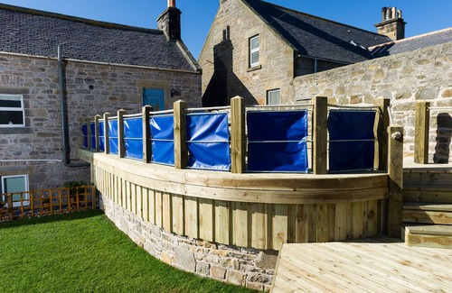 Burghead House | Sea Views, Sauna, Jacuzzi Bath, Decking, BBQ, Summer House, Perfect!