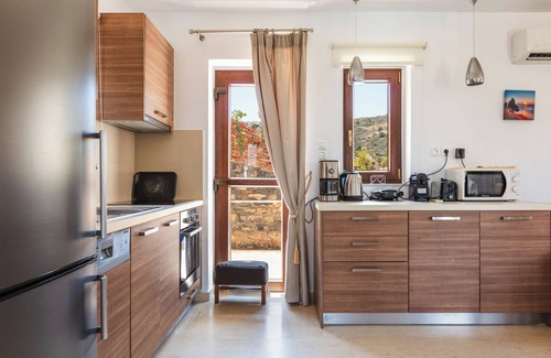 Elounda Villa | Sea views, short drive to the beach and shops!