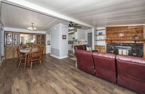 Crawfordville House | "Sea Ya" in Shell Point, FL - Boat Dock, Screened Porch, WiFi, Pets, Pool