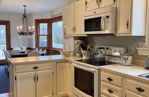 Kennebunkport House | SeaBiscuit-Ocean Views, Fabulous Deck & Great Room, Walk to Beach, CHARMING!