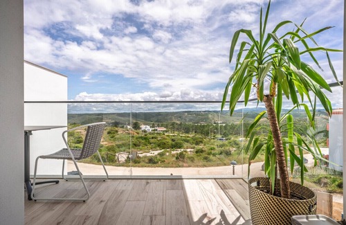 Espartal Apartment | Seabreeze Apartment - Your Beachside Getaway