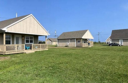 Cap-Pele House | Seabreeze Chalet w/beach access - Aboiteau Beach