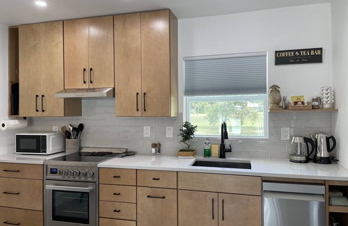 Bradenton House | SeaBreeze Place/new Luxury Spacious Guest House-2mins walk to Palma Sola Bay