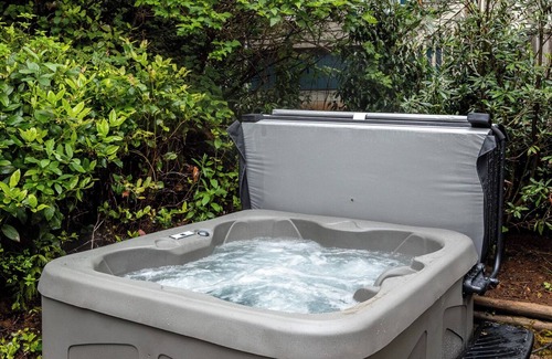 Pacific Beach Cabin | Seabrook 2 Bedroom cottage with hot tub, a wooded setting. Pet friendly and AC!