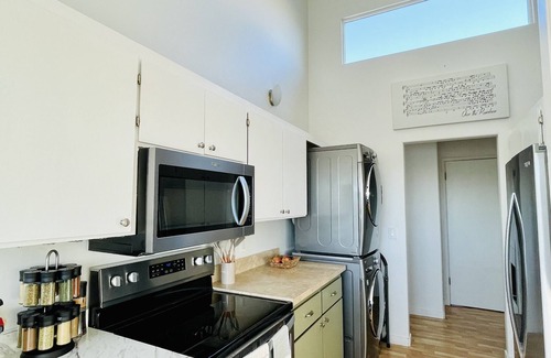 Aptos House | Seacliff Mid Century Cottage 3 Min to Beach: Ocean Views, Deck and Hot Tub