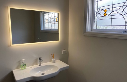 Sugarloaf House | Seacroft Studio - Self Contained Apartment With Stunning Ocean Views