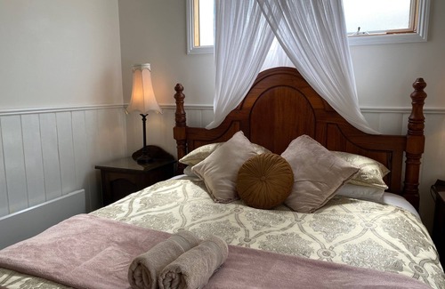 Sugarloaf House | Seacroft Studio - Self Contained Apartment With Stunning Ocean Views