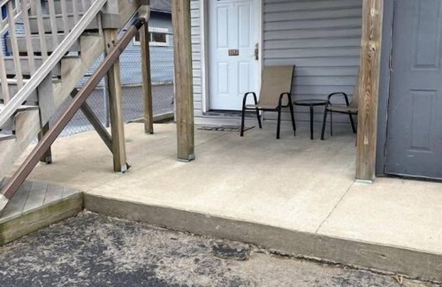 Oregon District Apartment | SeaEscape Cottage- Close to UD