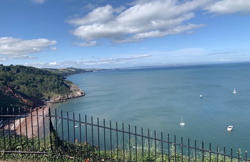 Torquay House | Seafacing villa in Torquay with 2 suites and a heated swimming pool