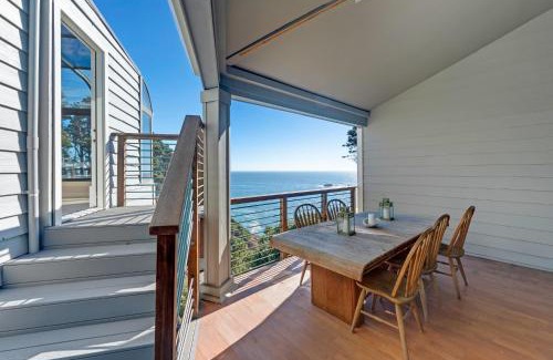 Gualala House | Seaflower Cove: Spacious 4bd waterfront retreat