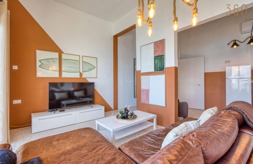 Il-Qajjenza Apartment | Seafront 2BR home with private balcony, AC & WIFI