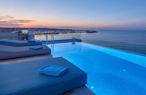 Hersonissos Centre Apartment | Seafront Apt, beachfront, quiet & central with infinity pool