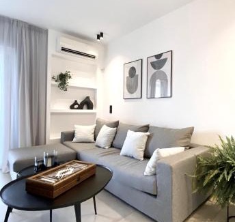 Porto Rafti Apartment | Seafront Apartment by C2C Architects