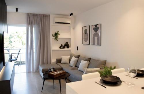 Porto Rafti Apartment | Seafront Apartment by C2C Architects