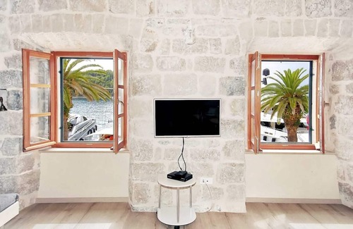 Cavtat Old Town Apartment | Seafront apartment in a historically designated stone house fully updated