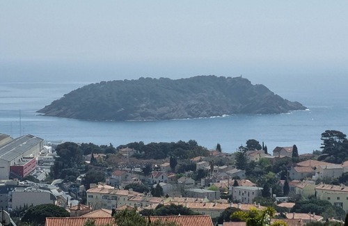 La Ciotat Apartment | Seafront apartment with private parking