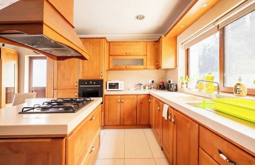 Madliena Apartment | Seafront duplex apartment in enchanting San Pawl il-Baħar with WiFi, AC