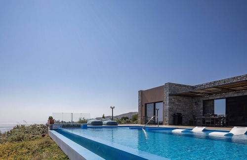 Vizari Villa | Seafront elegant villa,infinity pool &devine views