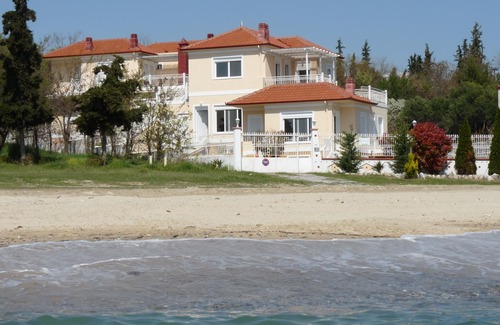 Nea Propontida Apartment | Seafront Holiday Home Artemis 3 on a Long Sandy Beach, GeoMare, Ground Floor