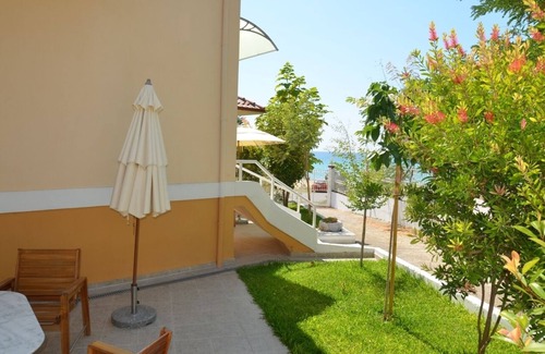 Nea Propontida Apartment | Seafront Holiday Home Artemis 3 on a Long Sandy Beach, GeoMare, Ground Floor