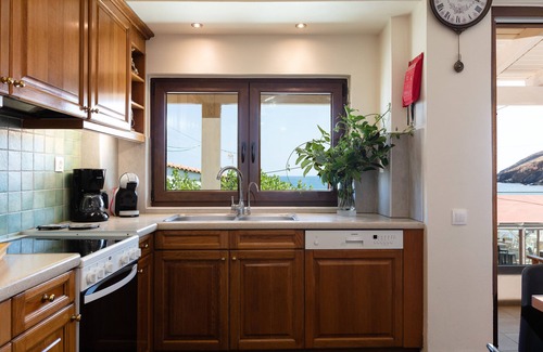 Panormos House | Seafront House, Walking Distance to Everything, Sea View & Hot tub!