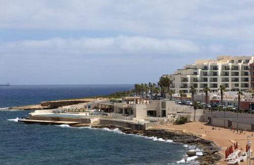 Qawra Apartment | Seafront living with private Garage