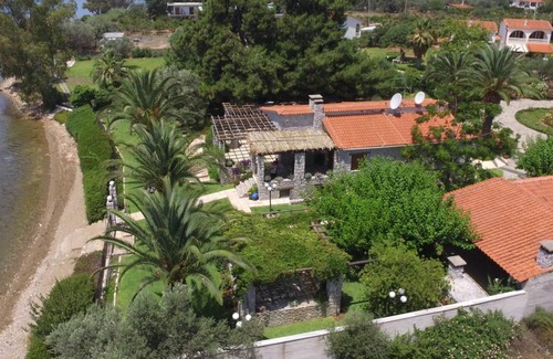 Eretria Villa | Seafront Luxury Villa w/3-en/suite BR & BBQ