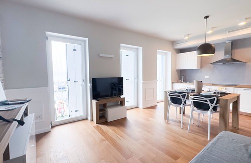 Chioggia Apartment | Seafront Modern Farmont Venice Suite
