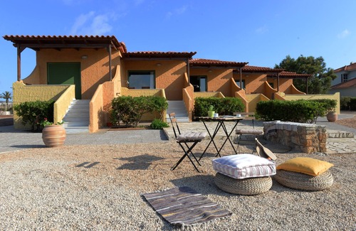 Marathopoli House | Seafront peaceful holiday apartments near Gialova & Pylos