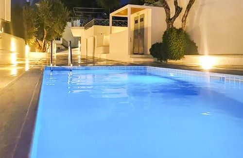 Akrogialion Apartment | Seafront Pouletis Family Enchanting Gem with pool
