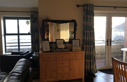 Newcastle Apartment | Seafront Spacious 3 bedroom Apartment with private secure parking and free wi-fi