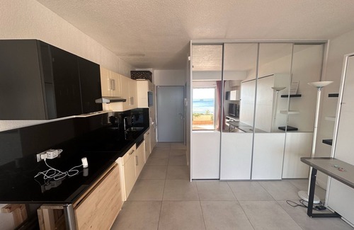 Toulon - Hyeres Apartment | Seafront studio with a stuning view, Résience Bona vue mer panaramique