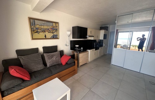 Toulon - Hyeres Apartment | Seafront studio with a stuning view, Résience Bona vue mer panaramique