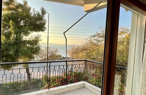 Saronida Villa | Seafront villa, 170sqm, 1min away from a sandy, almost privatenbeach! n